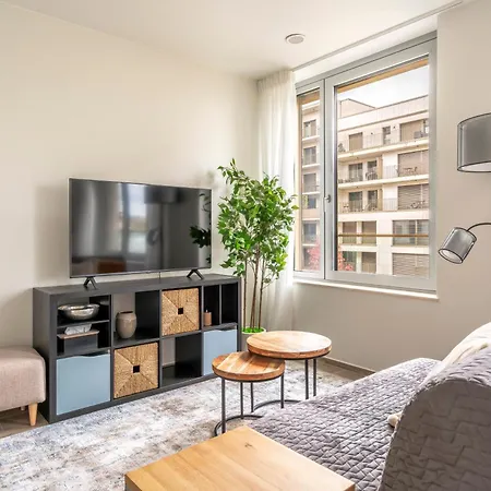 Bright, New, Quiet With Parking - Sleeps 4 * Luxemburg
